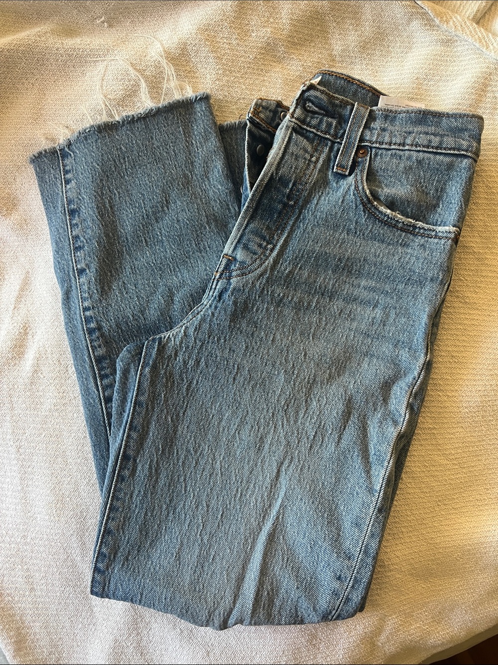 Levi’s wedgie medium light wash
